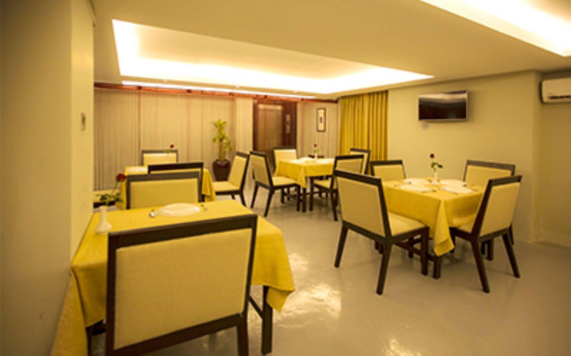 Shwe Pyi San Yar Hotel Yangón Exterior foto