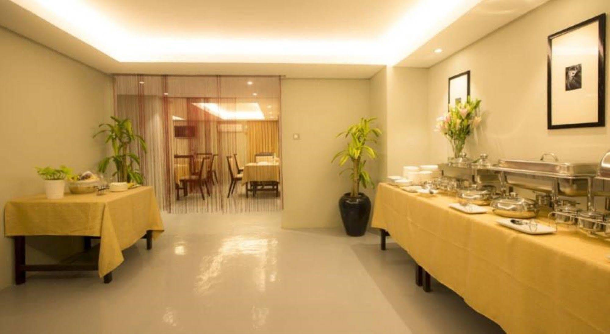 Shwe Pyi San Yar Hotel Yangón Exterior foto