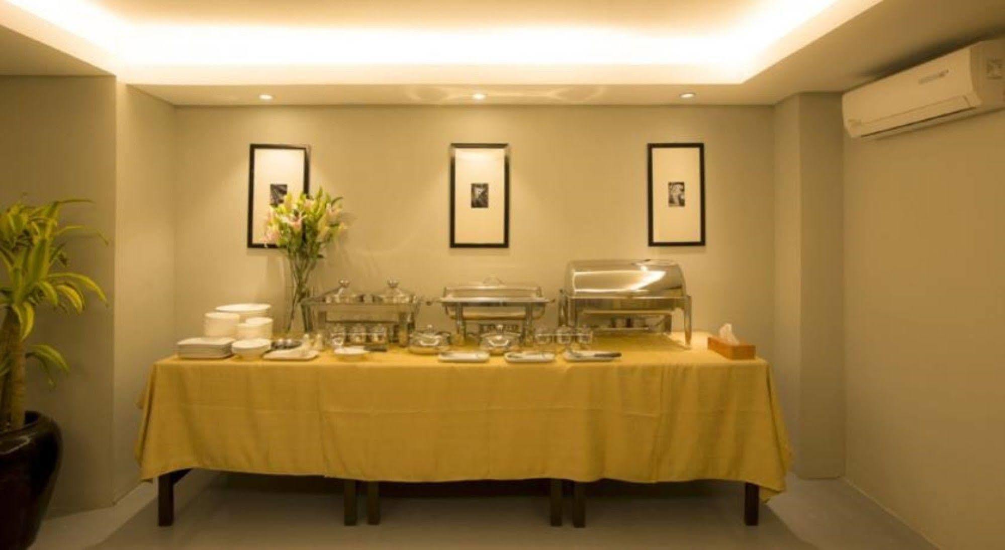 Shwe Pyi San Yar Hotel Yangón Exterior foto